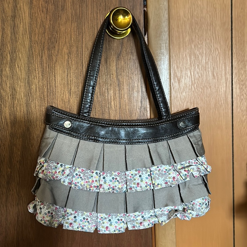 Thirty-one Ruffled Purse